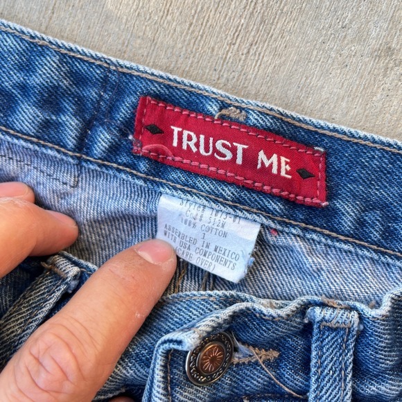 Y2K Low Rise Trust Me Jeans – Butterfly Side Embroidery - Picture 3 of 8